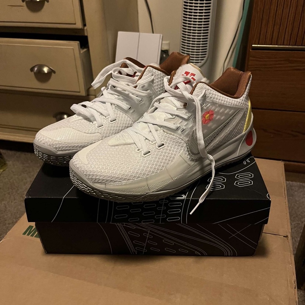 Kyrie II Sandy Cheeks never worn sz 10